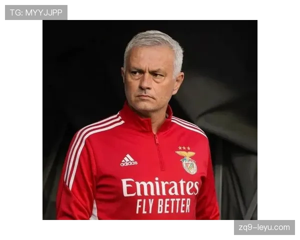 穆里尼奥与孔蒂战术对决再升级，势均力敌激战引热议