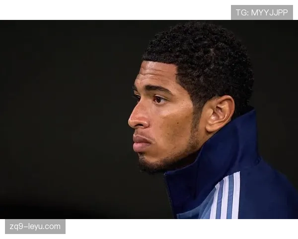 贝林厄姆穿得比明星还贵，球场上看似随意，钱包却不含糊！